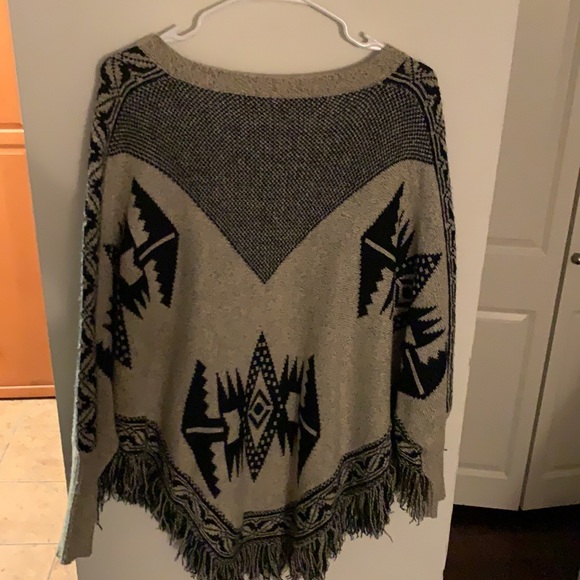 Poncho - Picture 2 of 3